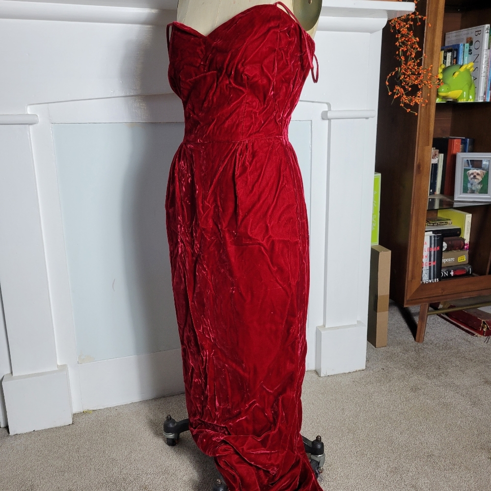 M| Red Velvet Sweetheart Dress - Picture 6 of 6